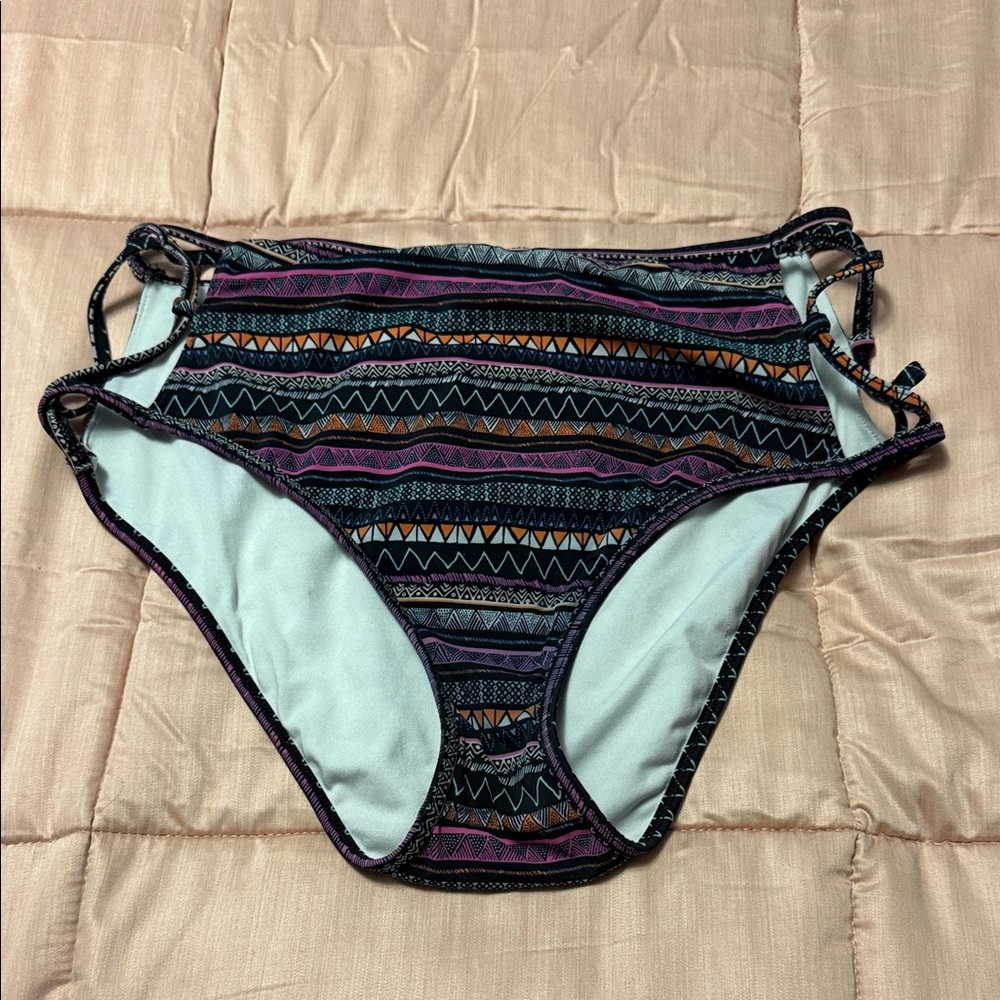 💋5/$25💋 Tribal Print Bikini Bottom